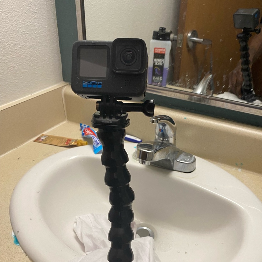 Go pro camera 12 black like brand new